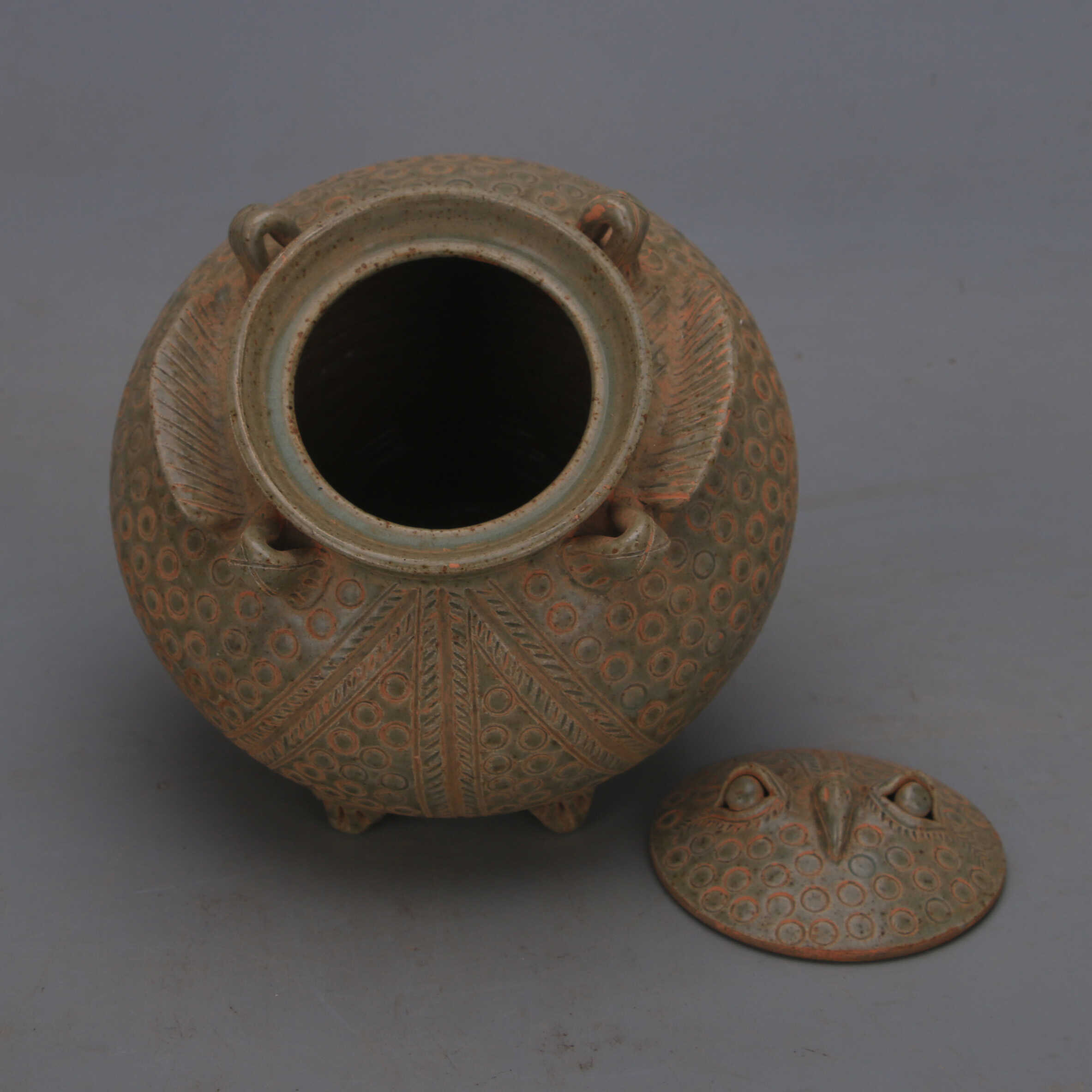 Tang-Dynastie Yue-Geschirr Cel – Vintage Collectible Pottery Bewertung und Preis