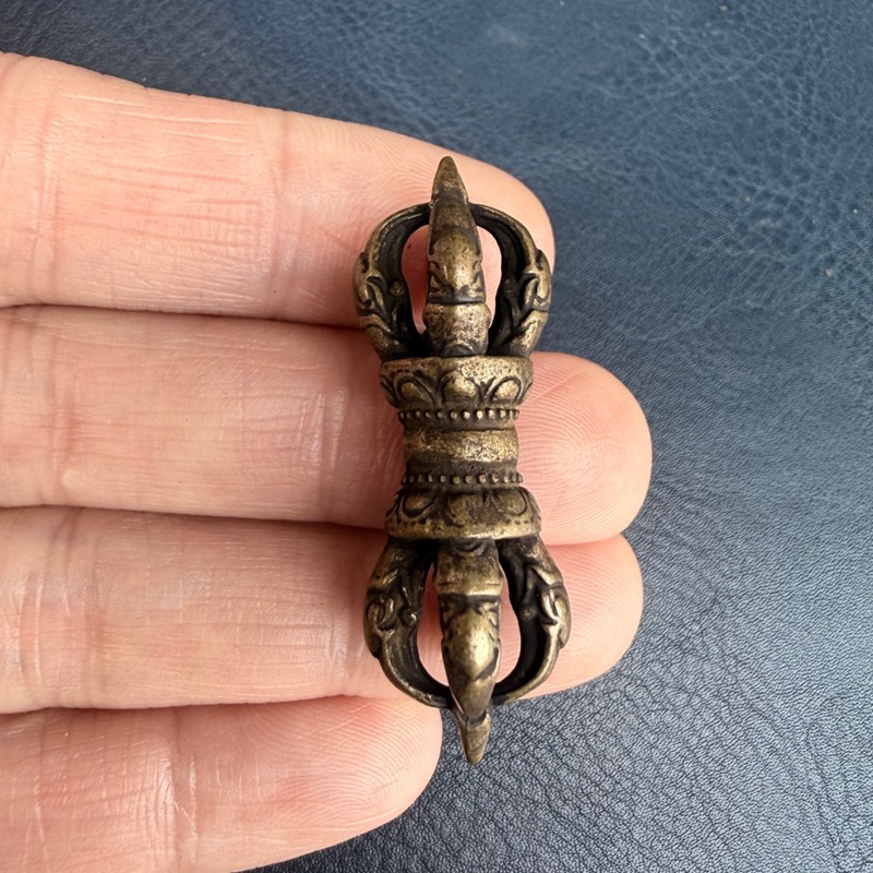 Kleiner Anhänger aus Messing i – Small Vintage Collectible Items Bewertung und Preis