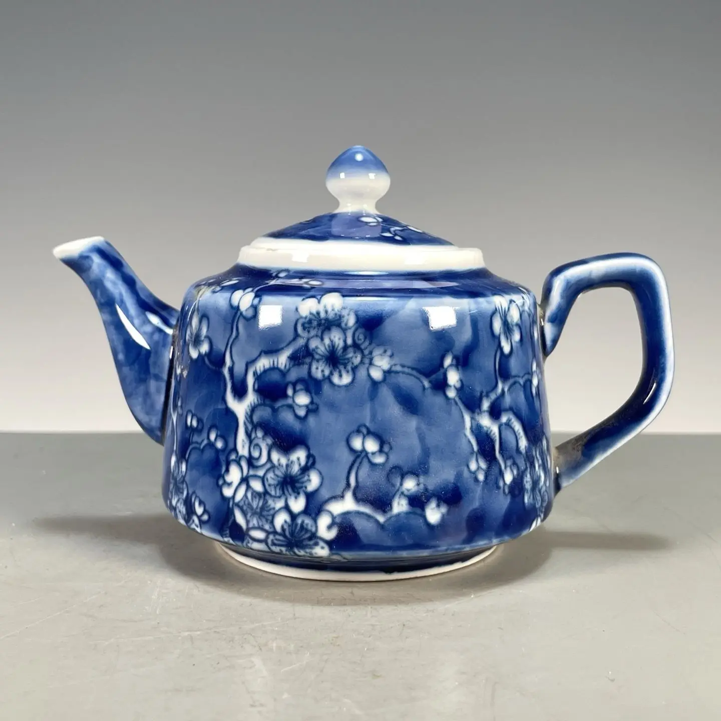 Handbemalte Blau-Weiße Flache  – Vintage Collectible Pottery Bewertung und Preis